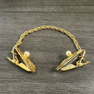 Vintage Gold Leaf Pearl Sweater Clip - Sweater Holder Sweater Guard